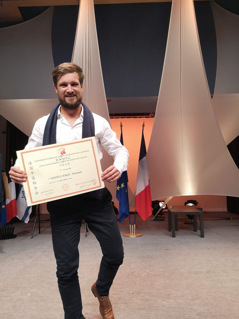 Arnaud Sertillange Ostéopathe diplomé en Médecine chinoise la roche sur yon la chaize le vicomte